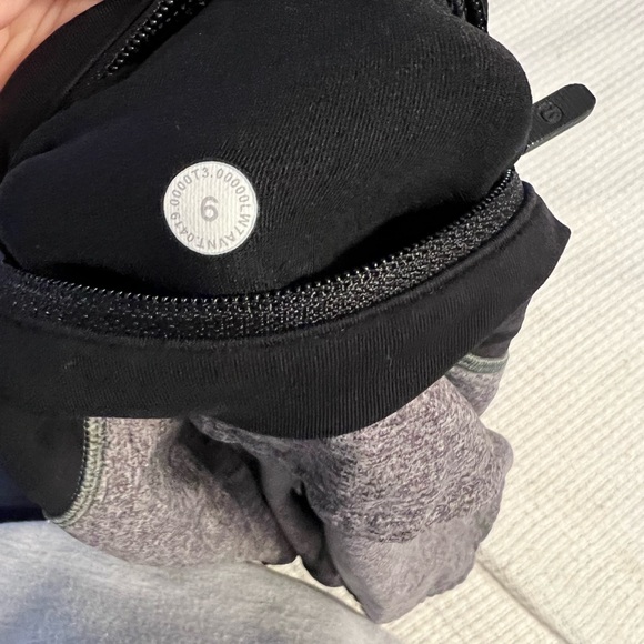 Lululemon gray “speed up” style shorts  size 6 - Picture 3 of 3